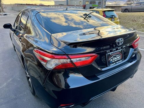 Used 2018 Toyota Camry SE image 5