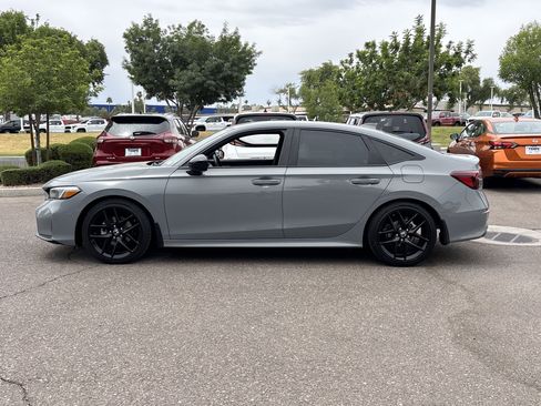 Used 2025 Honda Civic Sport image 3