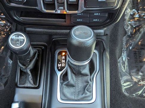 Used 2023 Jeep Wrangler Unlimited AWD/4WD image 12