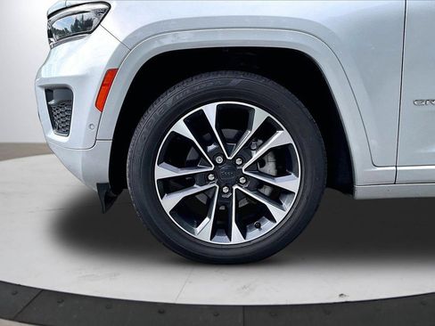 Certified 2022 Jeep Grand Cherokee Overland w/ Luxury Tech Group IV AWD/4WD image 34