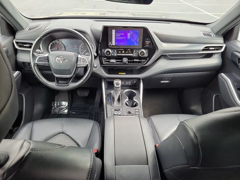 Used 2023 Toyota Highlander XSE AWD/4WD image 15
