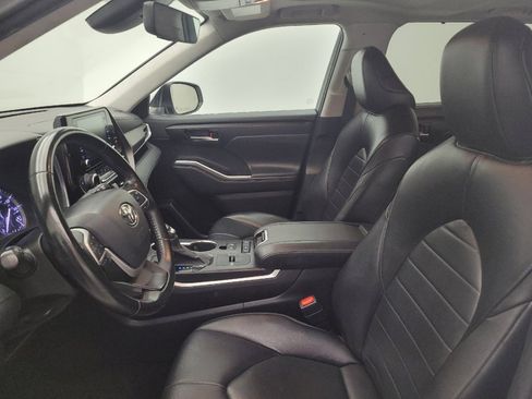Used 2022 Toyota Highlander XLE image 17