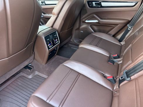 Used 2021 Porsche Cayenne Turbo S image 13