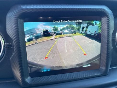 Used 2023 Jeep Wrangler Unlimited Sahara AWD/4WD image 12
