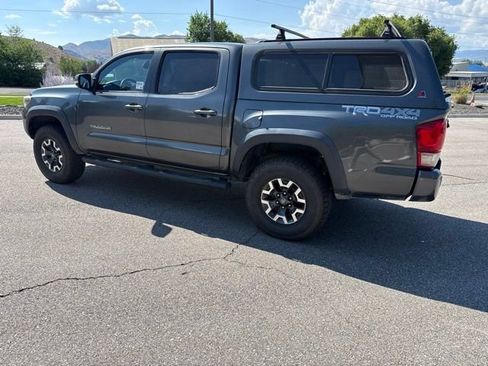 Used 2016 Toyota Tacoma TRD Off-Road AWD/4WD image 4