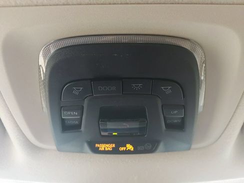 Used 2022 Toyota Corolla Cross XLE w/ Convenience Package AWD/4WD image 29
