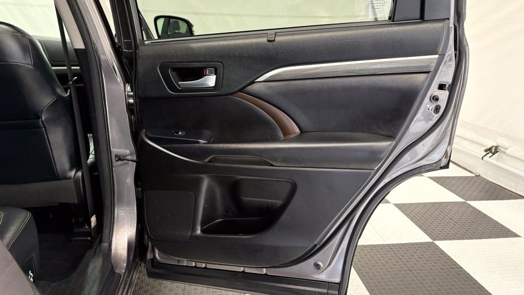 Used 2018 Toyota Highlander Limited AWD/4WD image 31