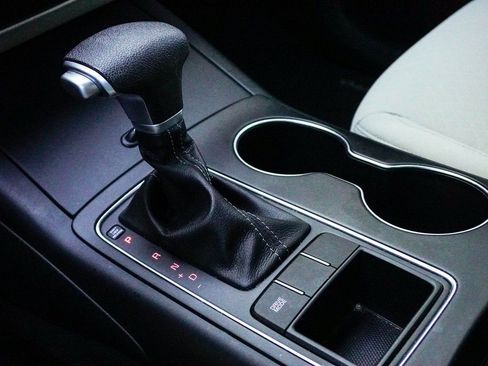 Used 2020 Kia Sorento LX image 17