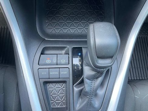 Used 2024 Toyota RAV4 XLE FWD image 29