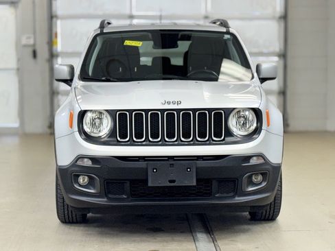 Used 2018 Jeep Renegade Latitude w/ Cold Weather Group image 2