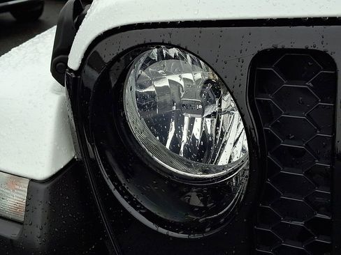 Used 2021 Jeep Gladiator Sport image 9