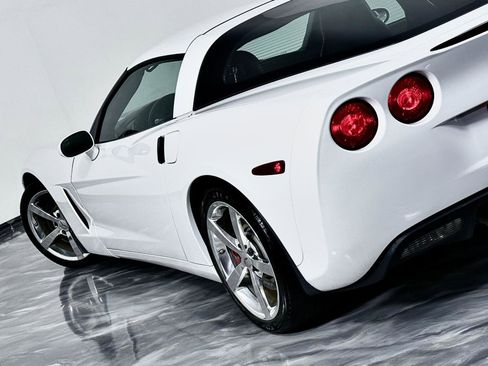 Used 2006 Chevrolet Corvette Coupe w/ Preferred Equipment Group image 13