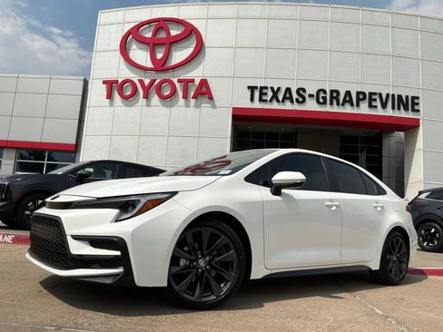 Used 2026 Toyota Corolla XSE FWD image 2