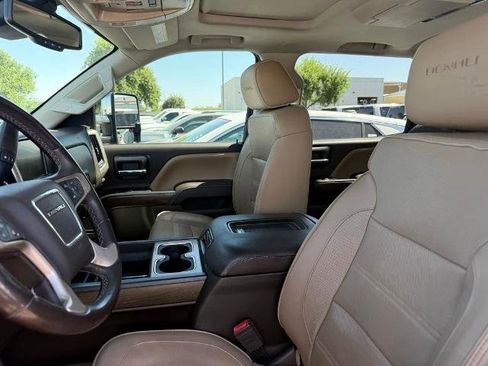 Used 2017 GMC Sierra 2500 Denali w/ Duramax Plus Package AWD/4WD image 15
