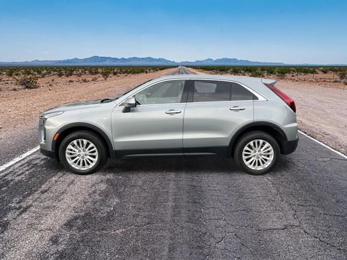 Certified 2024 Cadillac XT4 Luxury w/ Cold Weather Package image 8