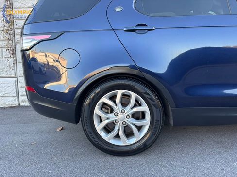 Used 2018 Land Rover Discovery SE image 12