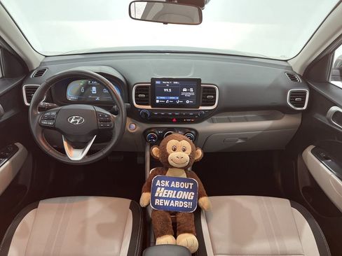 Used 2024 Hyundai Venue SEL image 19