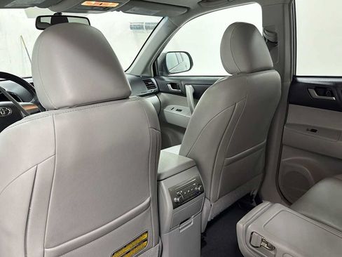 Used 2013 Toyota Highlander SE AWD/4WD image 27