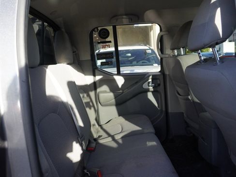 Certified 2020 Nissan Frontier SV w/ Midnight Edition Floor Mats image 19