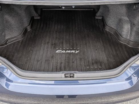 Used 2017 Toyota Camry XLE w/ Moonroof Package FWD image 10