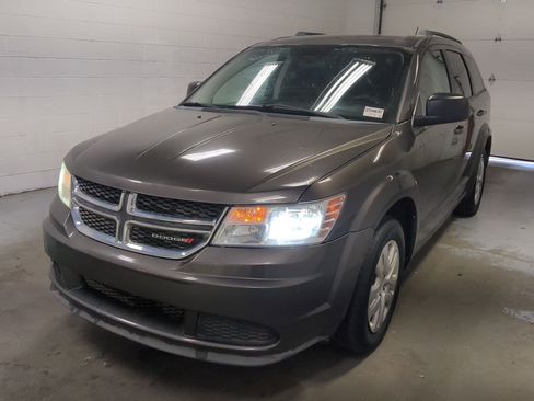 Used 2016 Dodge Journey SE w/ Flexible Seating Group image 10