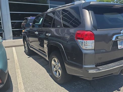 Used 2011 Toyota 4Runner SR5 w/ Convenience Pkg AWD/4WD image 5