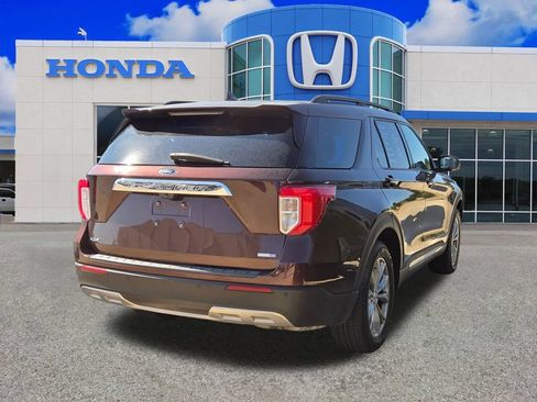 Used 2020 Ford Explorer XLT w/ Equipment Group 202A AWD/4WD image 2
