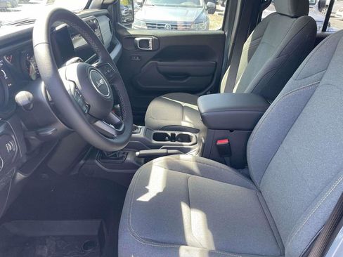 New 2025 Jeep Gladiator Sport image 29