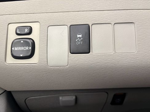 Used 2011 Toyota Sienna LE FWD image 30