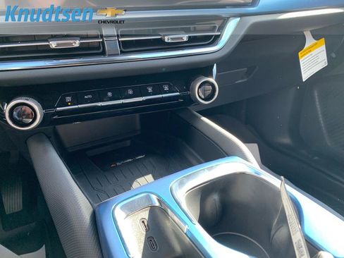 New 2026 Chevrolet Equinox EV LT w/ Convenience Package II AWD/4WD image 23
