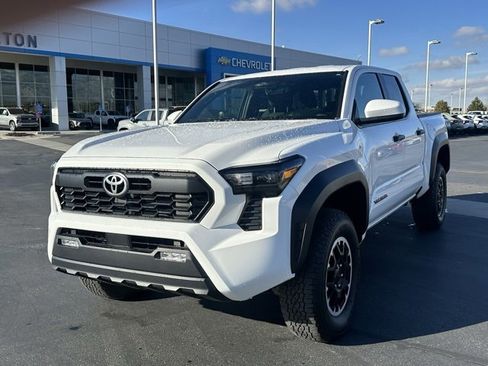 Used 2025 Toyota Tacoma TRD Off-Road image 35