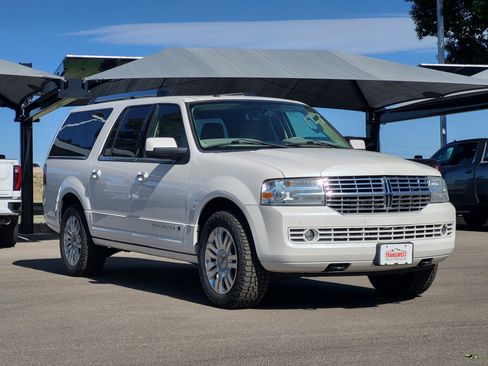 Used 2014 Lincoln Navigator L 2WD image 3