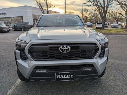 Used 2024 Toyota Tacoma TRD Off-Road image 3