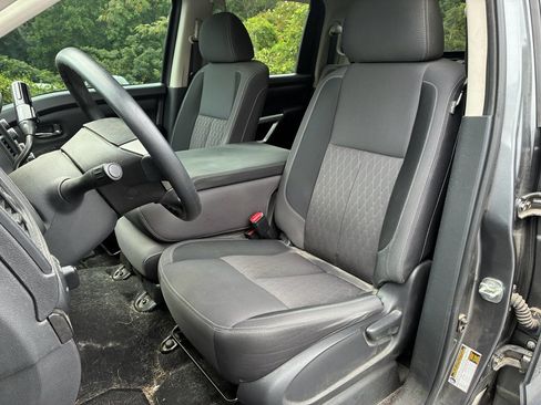 Used 2022 Nissan Titan SV RWD image 6