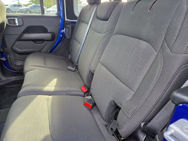 Used 2018 Jeep Wrangler Unlimited Sahara AWD/4WD image 11