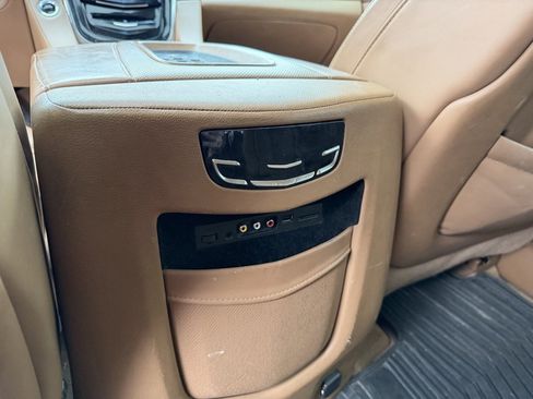 Used 2016 Cadillac Escalade Platinum image 20