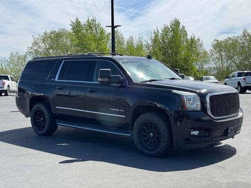 Used 2016 GMC Yukon XL SLT w/ Open Road Package AWD/4WD image 12