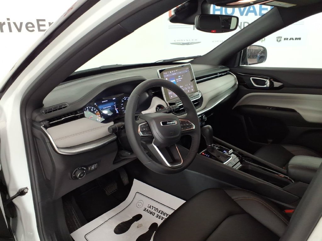 Used 2024 Jeep Compass Limited AWD/4WD image 12