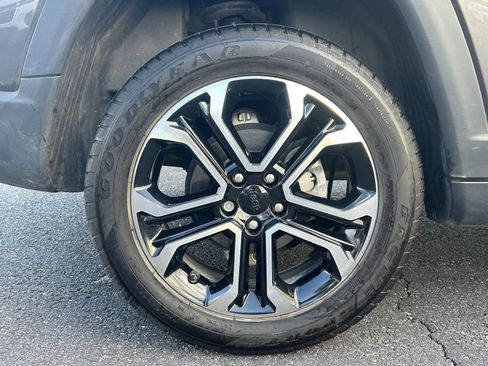 Used 2023 Jeep Compass Limited image 12