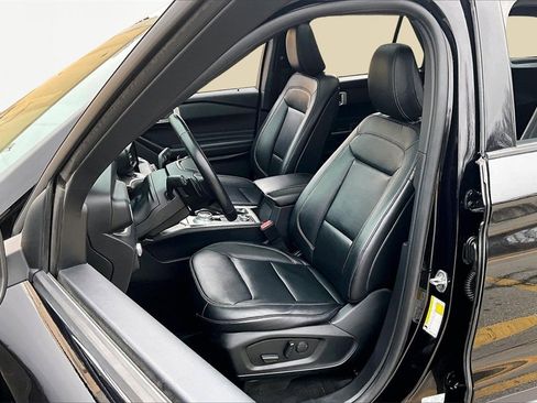 Used 2020 Ford Explorer XLT w/ Equipment Group 202A image 25