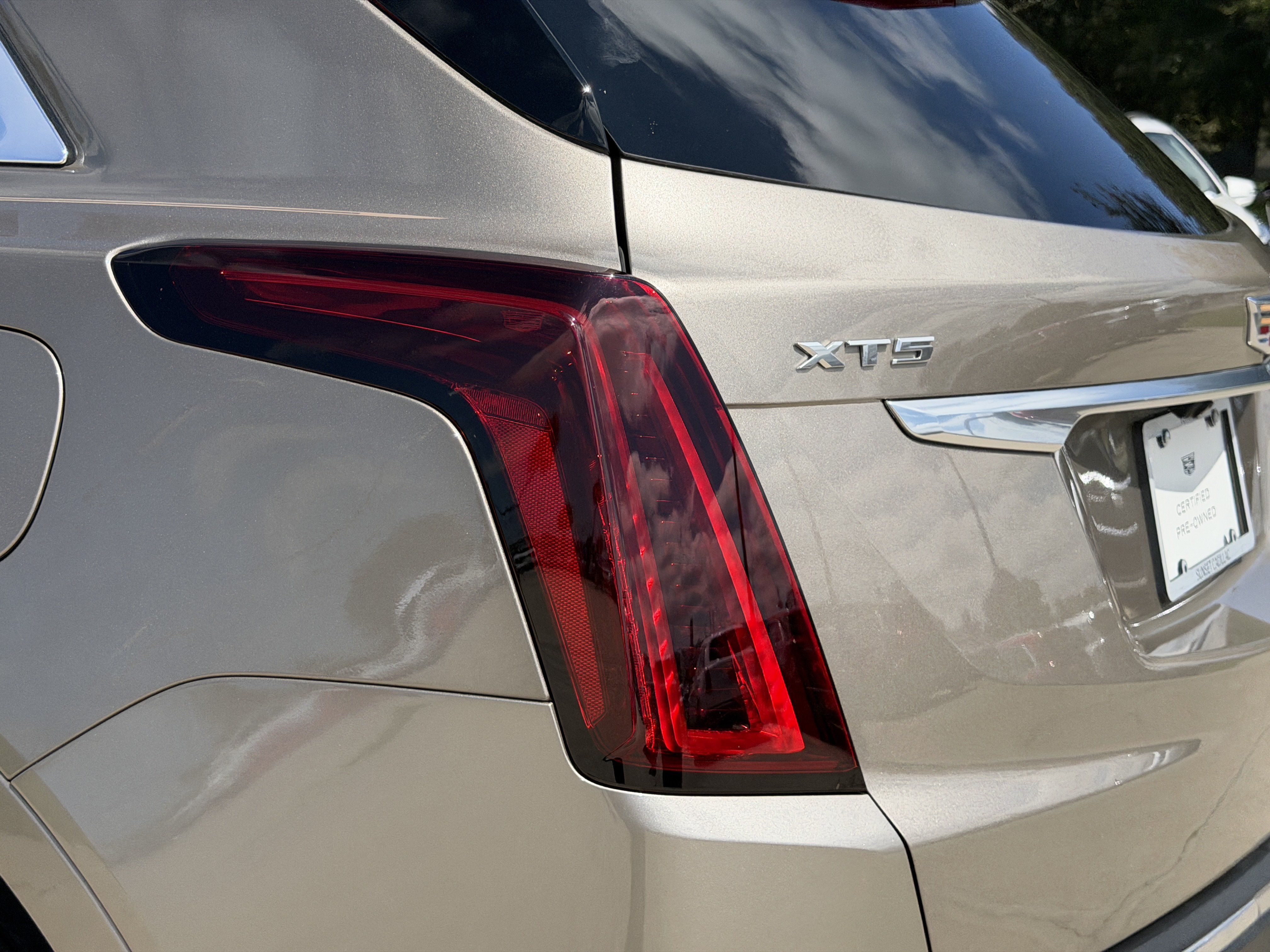Certified 2023 Cadillac XT5 Premium Luxury FWD image 9