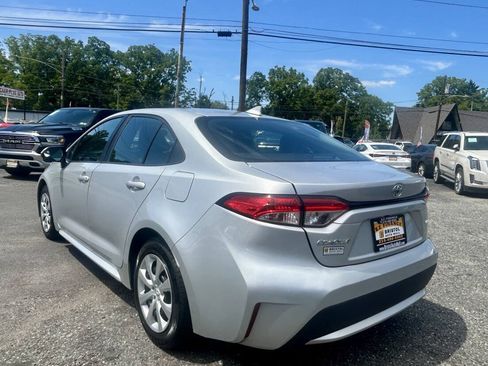 Used 2021 Toyota Corolla LE FWD image 3
