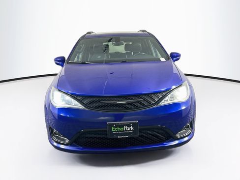 Used 2019 Chrysler Pacifica Limited w/ S Appearance Package FWD image 2