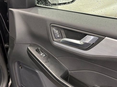 New 2025 Ford Escape SE w/ PHEV Premium Package FWD image 24