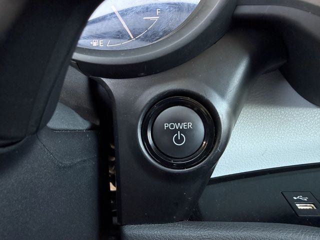 Used 2025 Toyota Sienna XLE FWD image 24