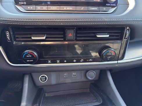 Used 2021 Nissan Rogue SV image 16