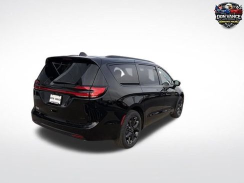 New 2026 Chrysler Pacifica Select w/ S Appearance Package image 5