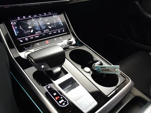 Used 2019 Audi Q8 Prestige w/ Luxury Package AWD/4WD image 33