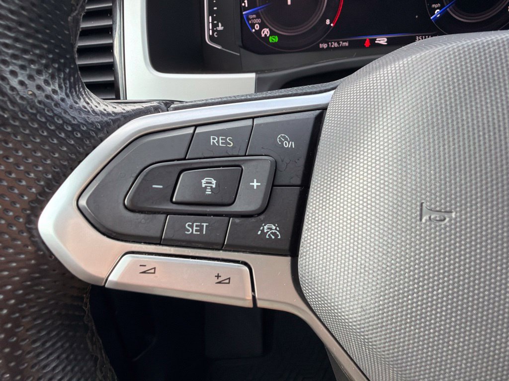 Used 2022 Volkswagen Atlas Cross Sport SEL R-Line w/ Cross Sport MDO Package AWD/4WD image 35