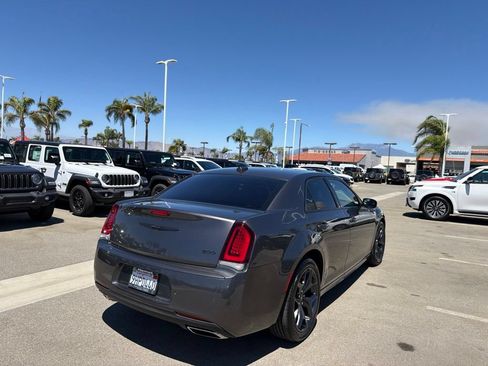 Used 2023 Chrysler 300 Touring L RWD image 8